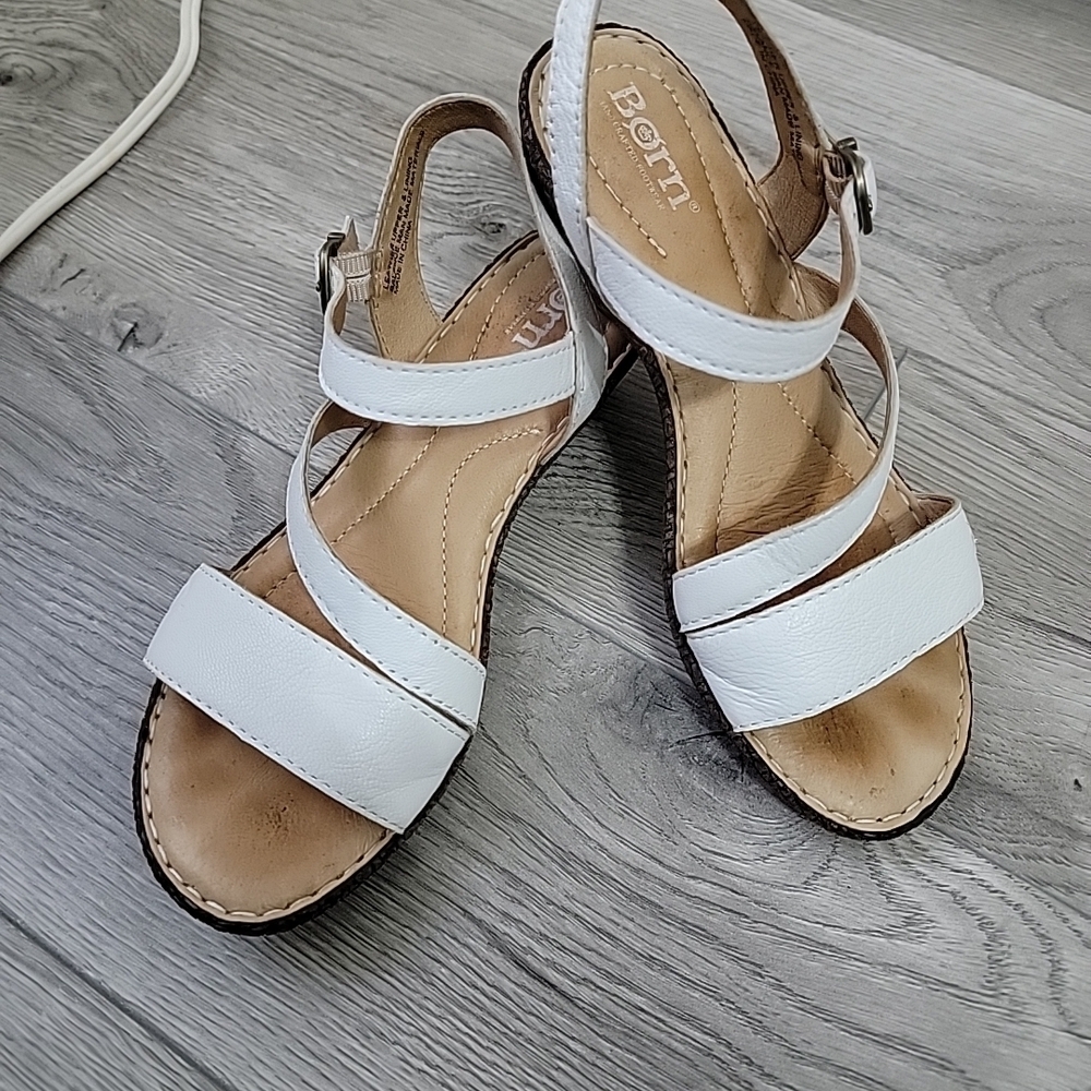 BORN white leather sandals with ankle strap Size 37/ 6.5-7 US Comfortable